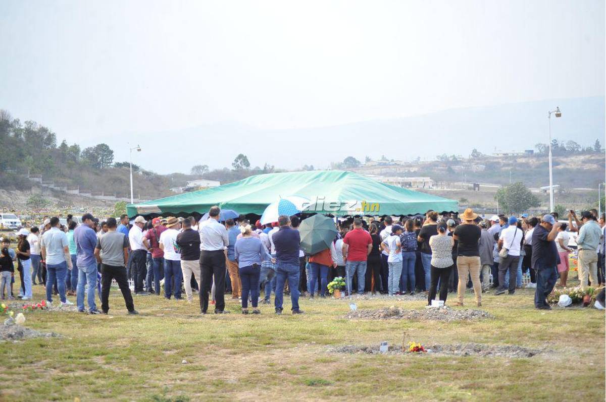 Desgarrador adiós: Rubén Matamoros llegó en silla de ruedas a enterrar a su hijo de 12 años y así recibió el respaldo