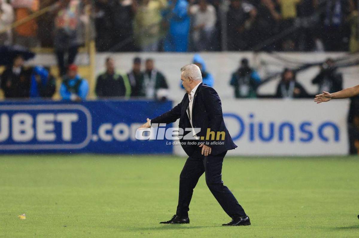 Bronca entre jugadores, el festejo de Honduras tras vencer a México y el feo gesto de Javier Aguirre, quien sufrió un corte en la cabeza