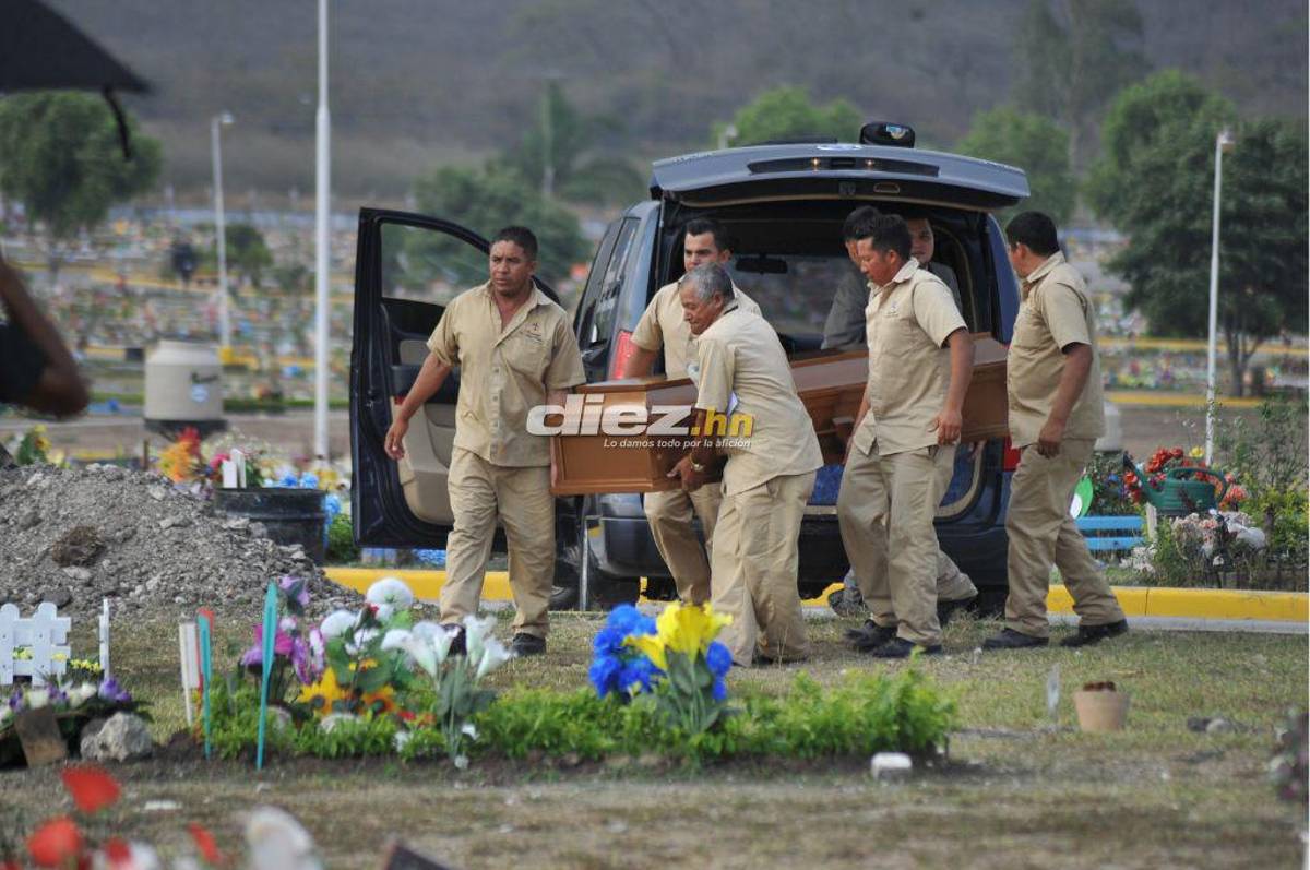 Desgarrador adiós: Rubén Matamoros llegó en silla de ruedas a enterrar a su hijo de 12 años y así recibió el respaldo