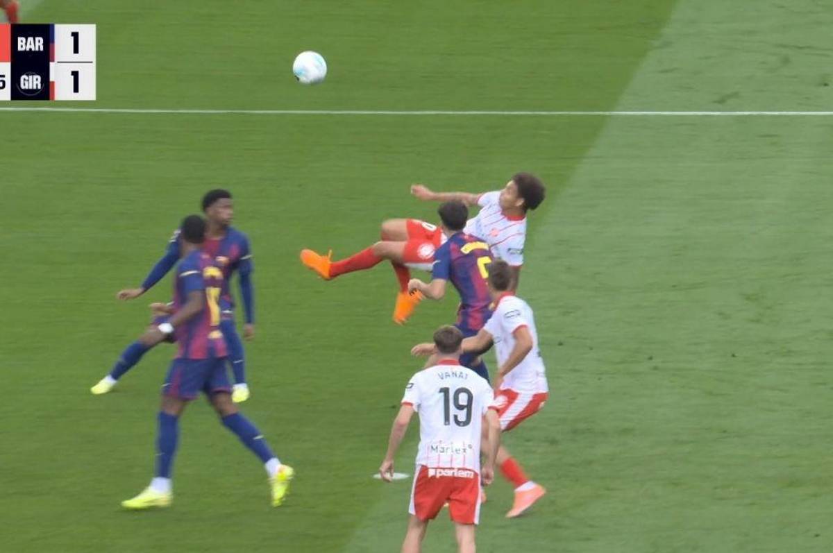 La mala seña de Flick al árbitro tras gol de Araújo, la polémica de la que todo el mundo habla y el golazo que silenció al Barcelona