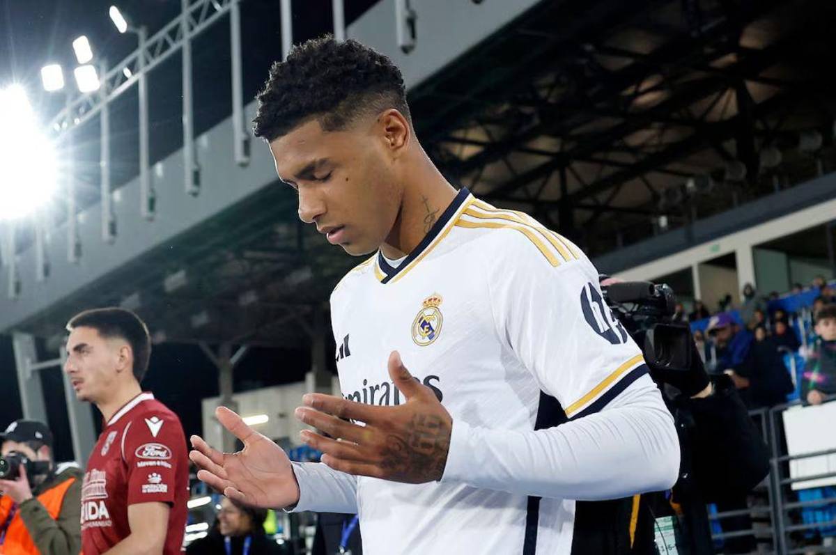 Se tatuó el nombre de “su hija” y descubrió que no es el padre biológico: “Hicimos pruebas de ADN y salieron negativas”