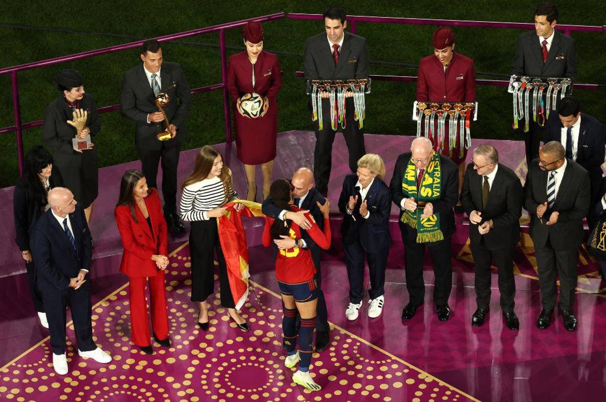 ¿Quién es Jenni Hermoso, la futbolista a la que besó Rubiales? Su relación con Putellas, juega en México y la “más amada” en España