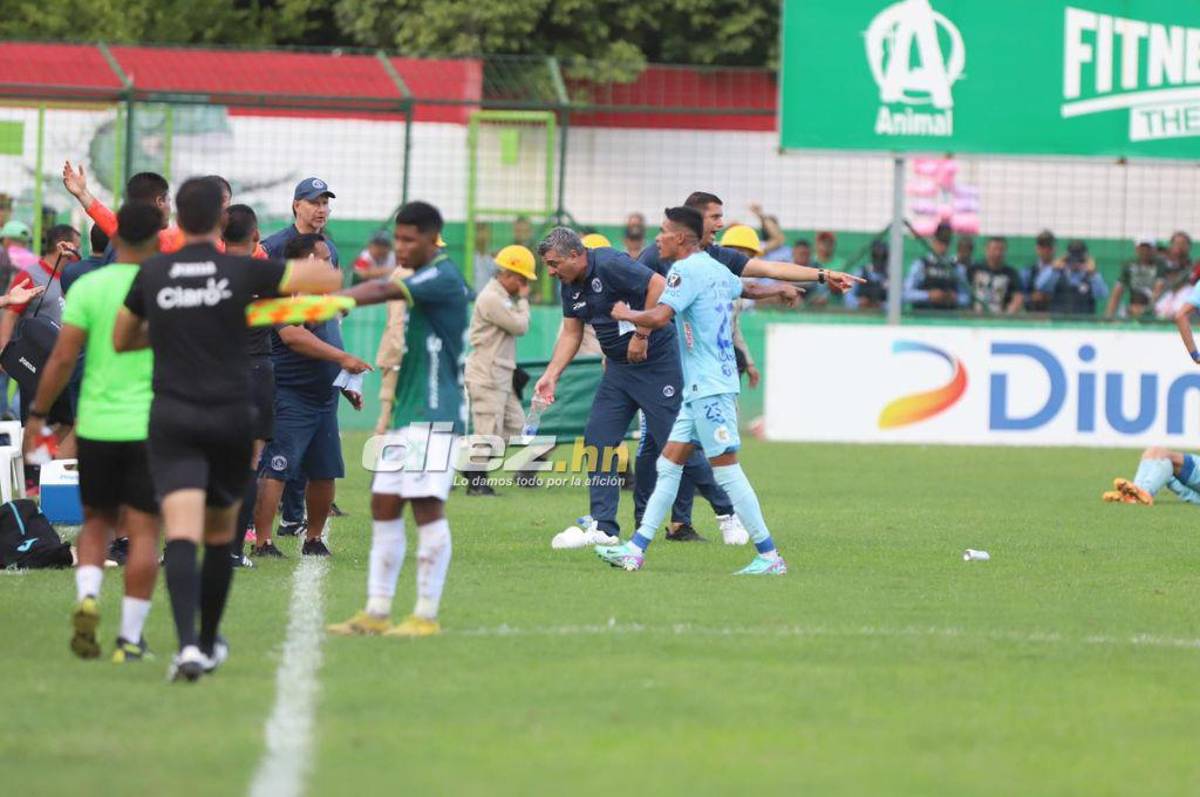 Lo que no se vio en TV: Tristeza y llanto en Marathón, a Diego Vázquez le tiraron de todo y así reaccionó el DT de Motagua