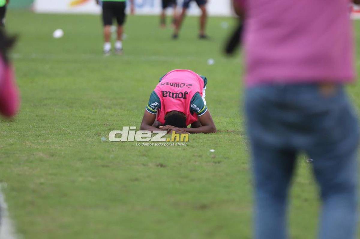 Lo que no se vio en TV: Tristeza y llanto en Marathón, a Diego Vázquez le tiraron de todo y así reaccionó el DT de Motagua