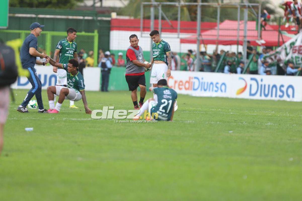 Lo que no se vio en TV: Tristeza y llanto en Marathón, a Diego Vázquez le tiraron de todo y así reaccionó el DT de Motagua