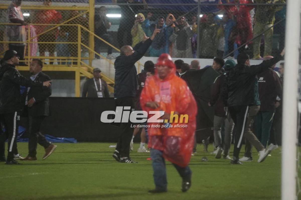 Bronca entre jugadores, el festejo de Honduras tras vencer a México y el feo gesto de Javier Aguirre, quien sufrió un corte en la cabeza