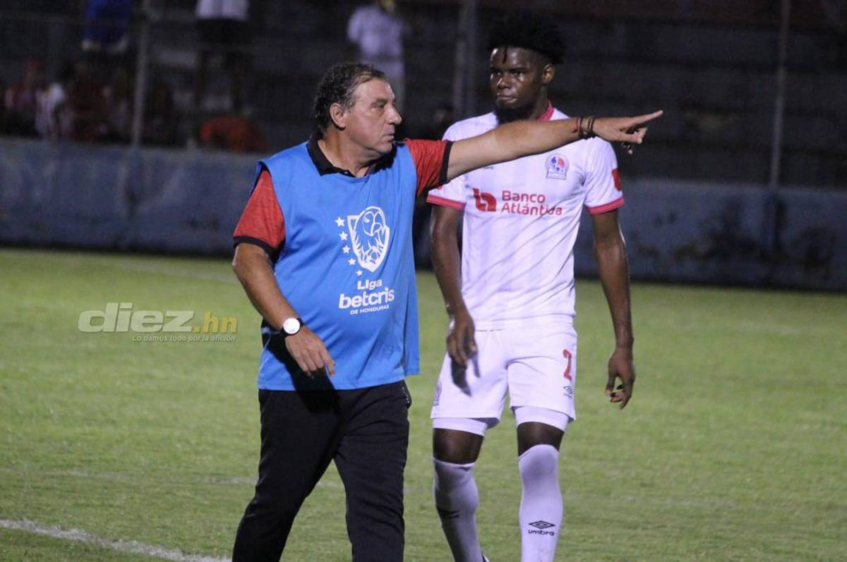 La reacción de Fernando Mira tras comenzar el Apertura 2022 cayendo contra Olimpia en La Ceiba