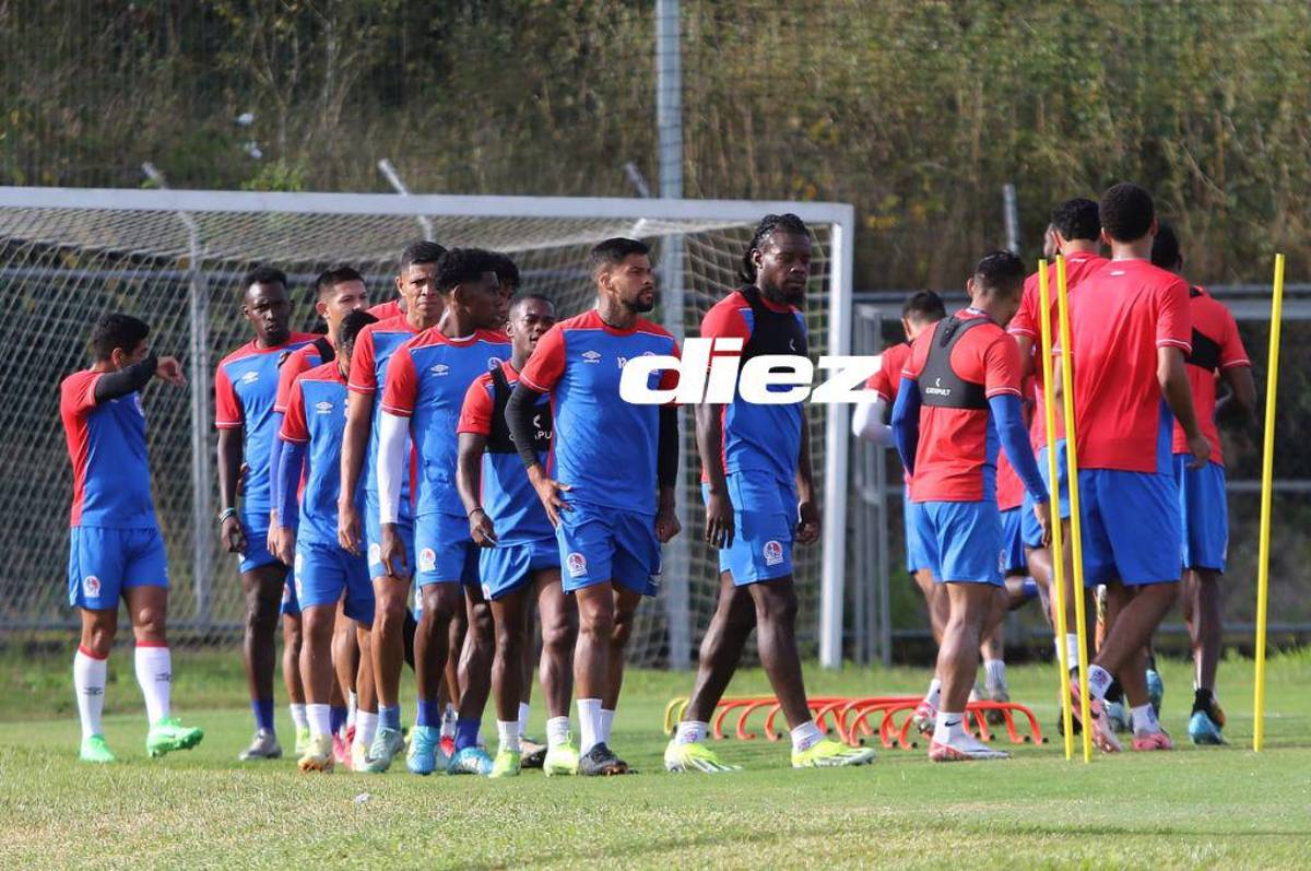 ¿Qué pasa con Araújo? Las imágenes del entreno del Olimpia; Elis activo y José Mendoza pendiente del futuro de Menjívar