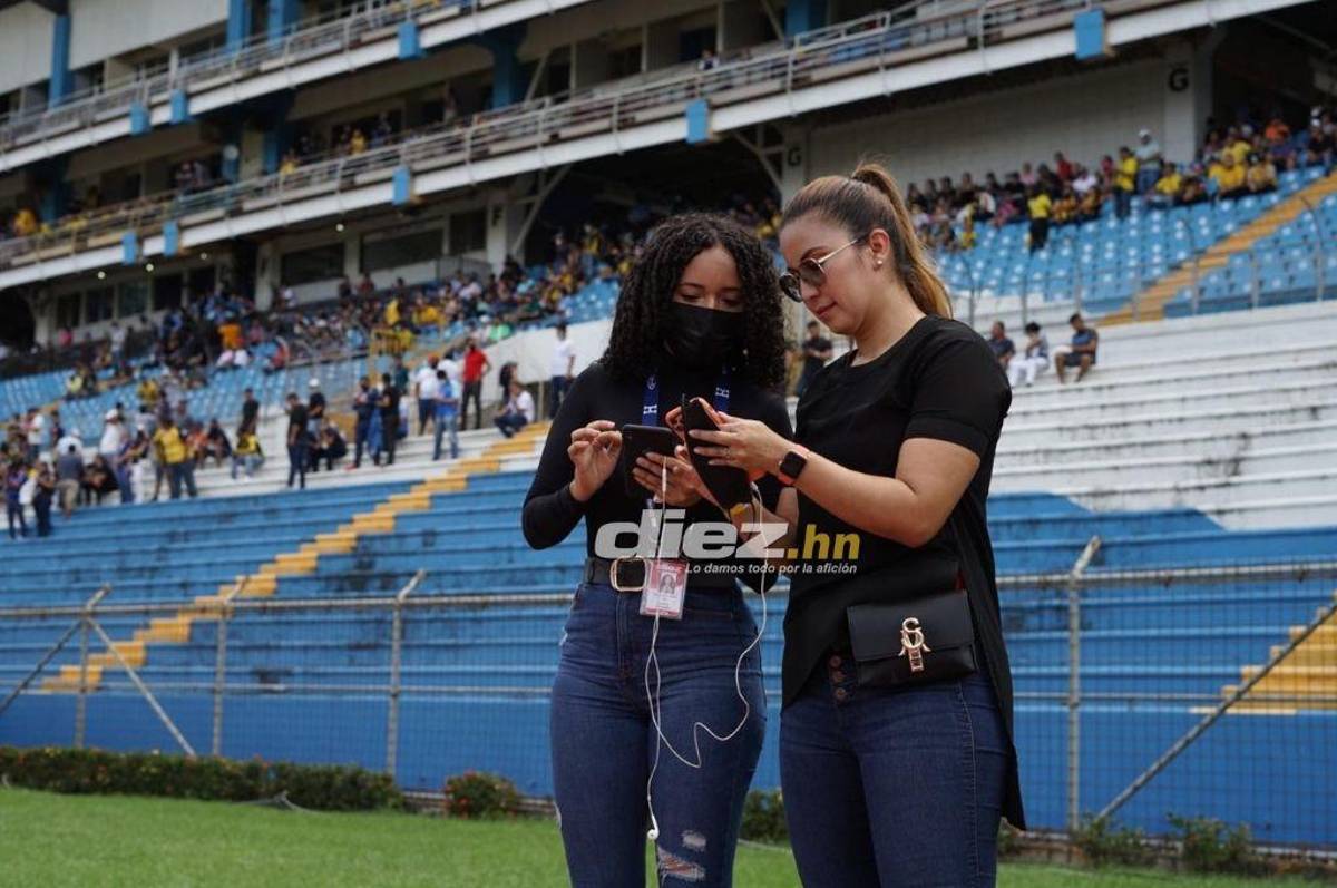 Muchos hinchas del Motagua y bellas mujeres en el estadio Olímpico de San Pedro Sula para disfrutar de la gran final