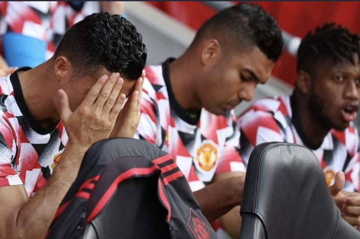 Cristiano Ronaldo y Casemiro vivieron una pesadilla desde el banquillo, aficionados del United abandonaron el estadio: Así se vivió el clásico de Manchester