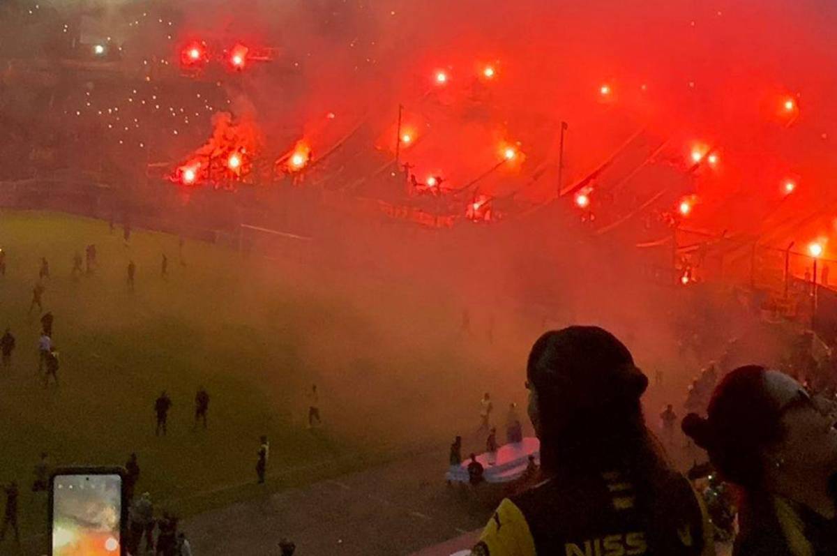 Un infierno: Peñarol se consagró campeón de Uruguay tras vencer a Fénix y así fue la tremenda celebración