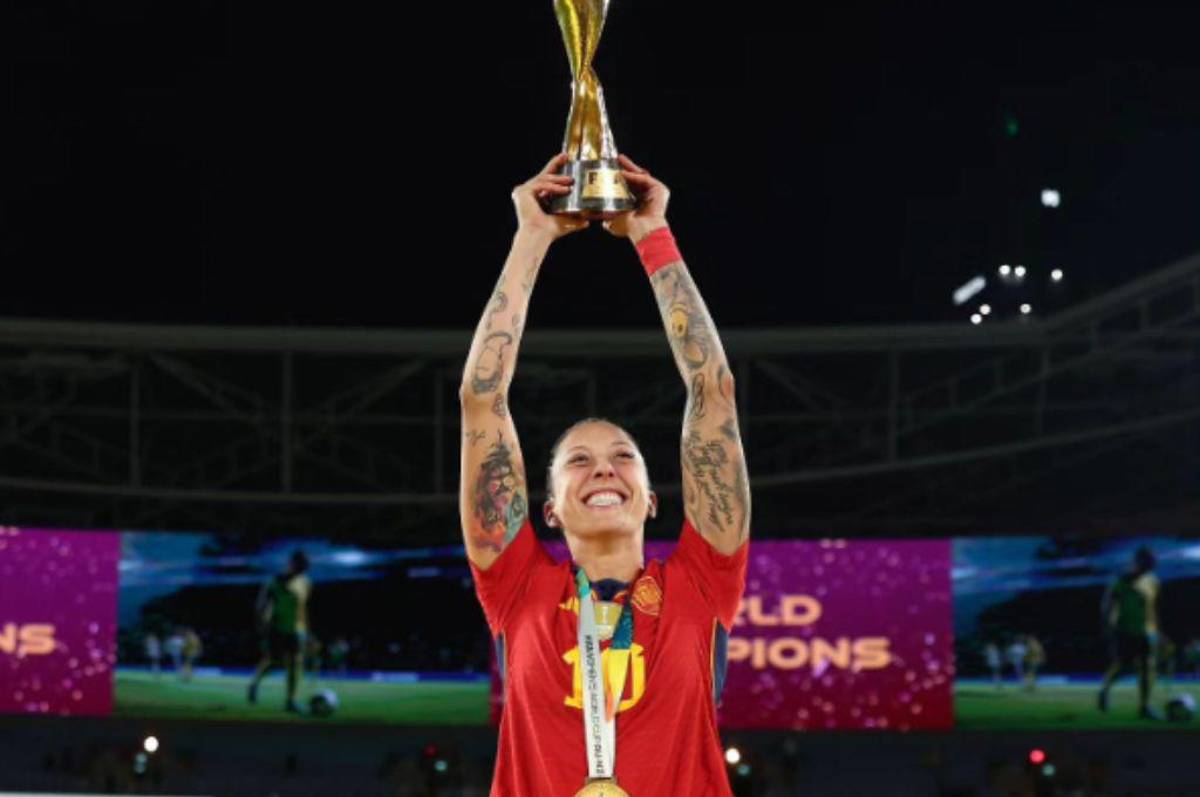 ¿Quién es Jenni Hermoso, la futbolista a la que besó Rubiales? Su relación con Putellas, juega en México y la “más amada” en España