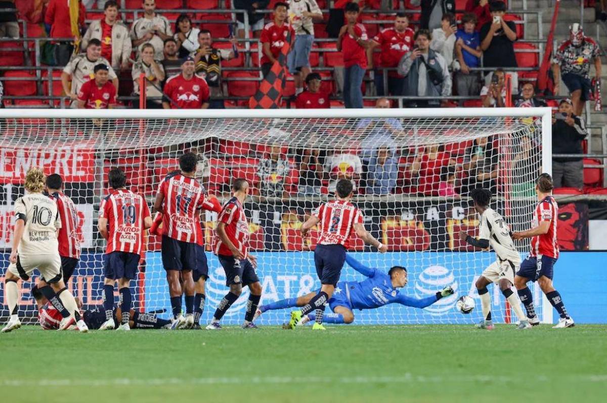 Insólito: Cristiano Ronaldo y Zinedine Sidane juegan para las Chivas: los fichajes que causan sensación en México