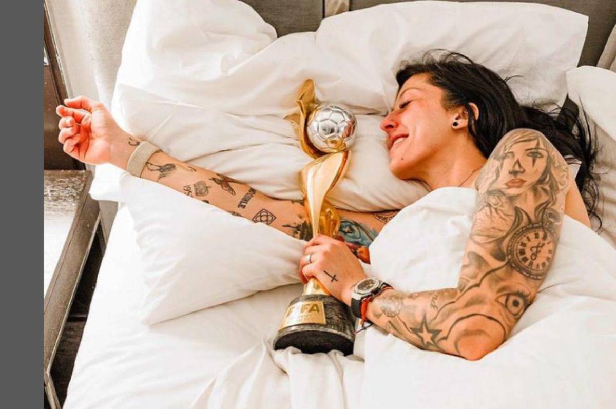 ¿Quién es Jenni Hermoso, la futbolista a la que besó Rubiales? Su relación con Putellas, juega en México y la “más amada” en España