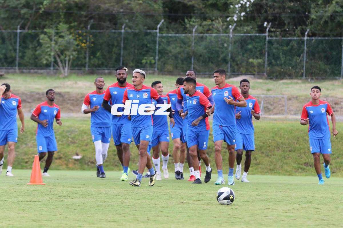 Risas, bromas y la foto de Pedro Troglio con el Chelito: Así fue el entreno del Olimpia previo a la semifinal ante Olancho FC