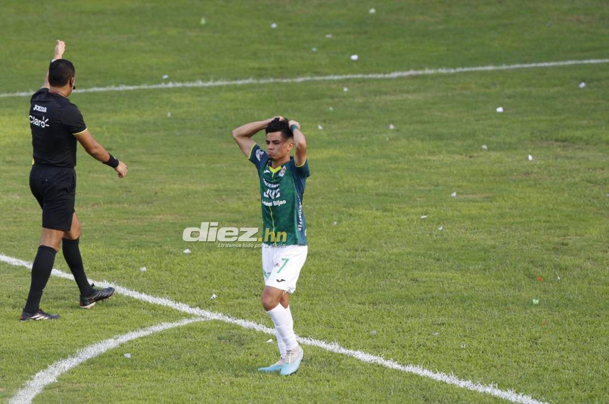 Lo que no se vio en TV: Tristeza y llanto en Marathón, a Diego Vázquez le tiraron de todo y así reaccionó el DT de Motagua