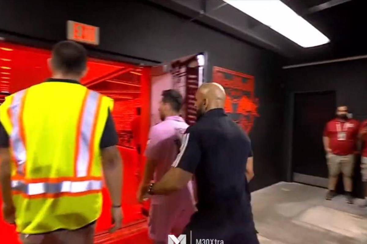 Yassine Cheuko, la marca personal de Messi: lo sigue a los tiros de esquina, lo baja del bus y detiene a sus fans...¿Cuál es su salario?