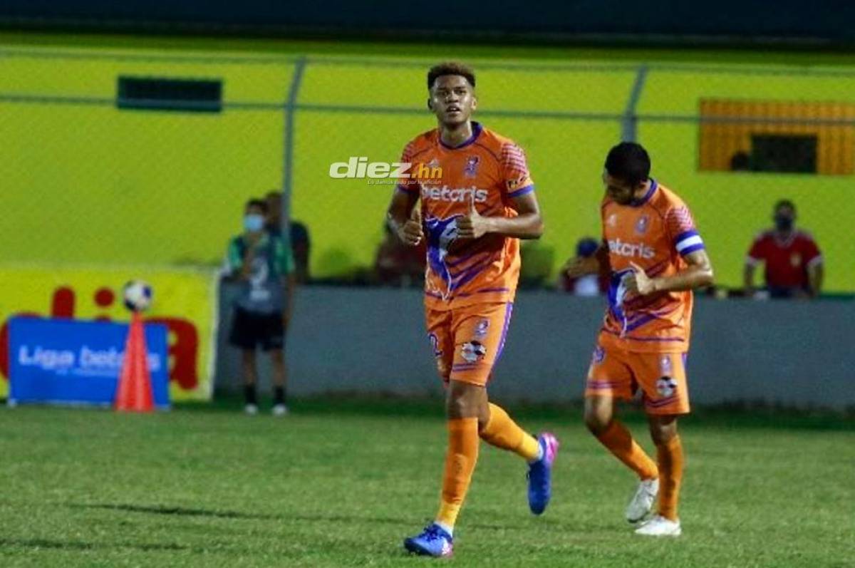 Jack Jean Baptiste celebrando su gol ante el Honduras Progreso.