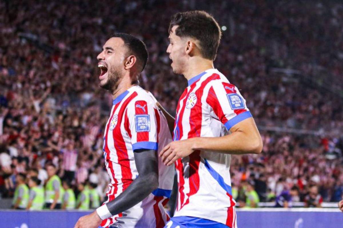 Messi insultó al árbitro en la caída ante Paraguay, Scaloni lo respaldó con un “caradura” y el golazo de chilena de Sanabria