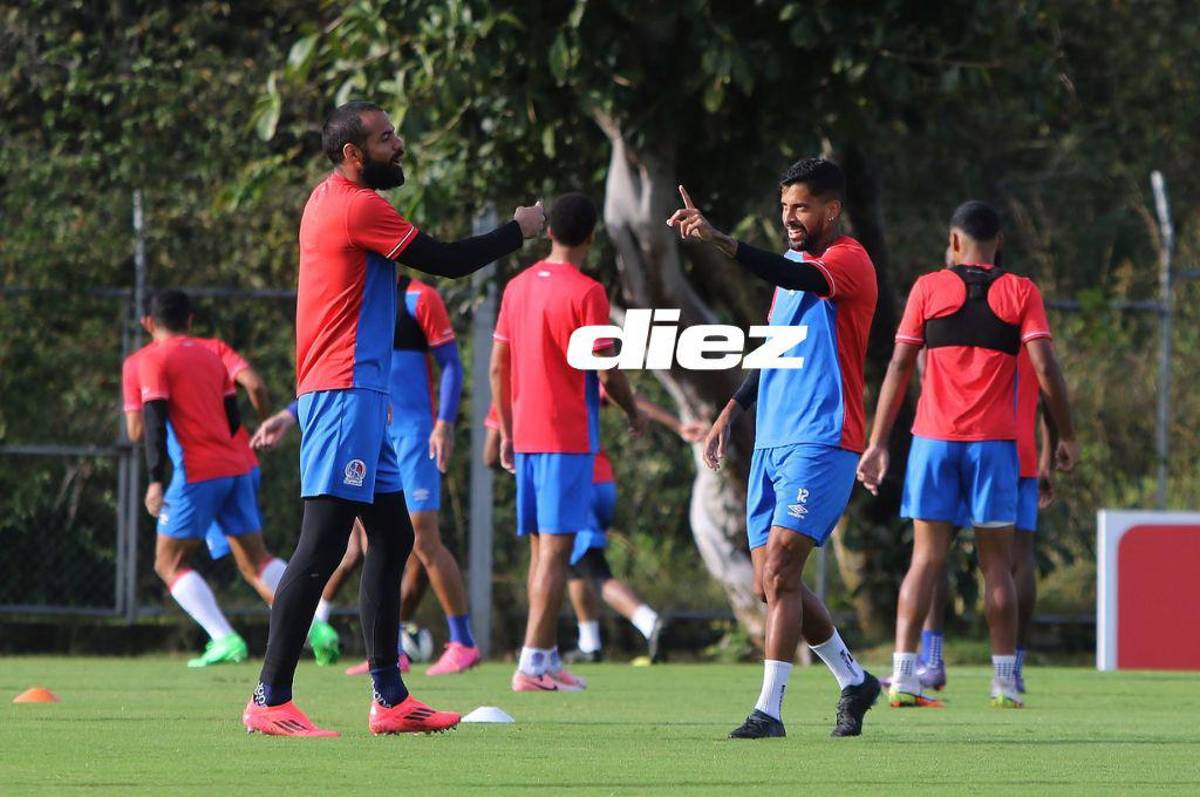 ¿Qué pasa con Araújo? Las imágenes del entreno del Olimpia; Elis activo y José Mendoza pendiente del futuro de Menjívar