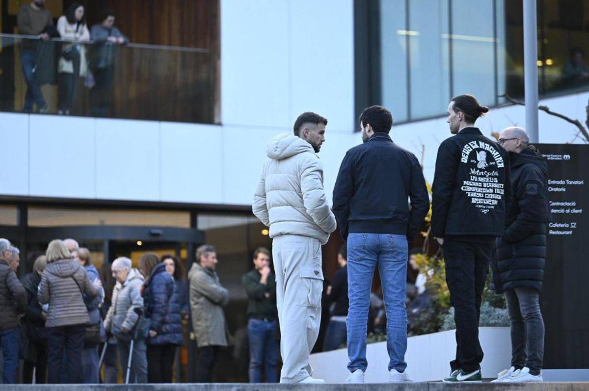 Miembro del Real Madrid se quebró y las figuras del Barcelona que no asistieron: así se vivió el velorio de Carles Miñarro