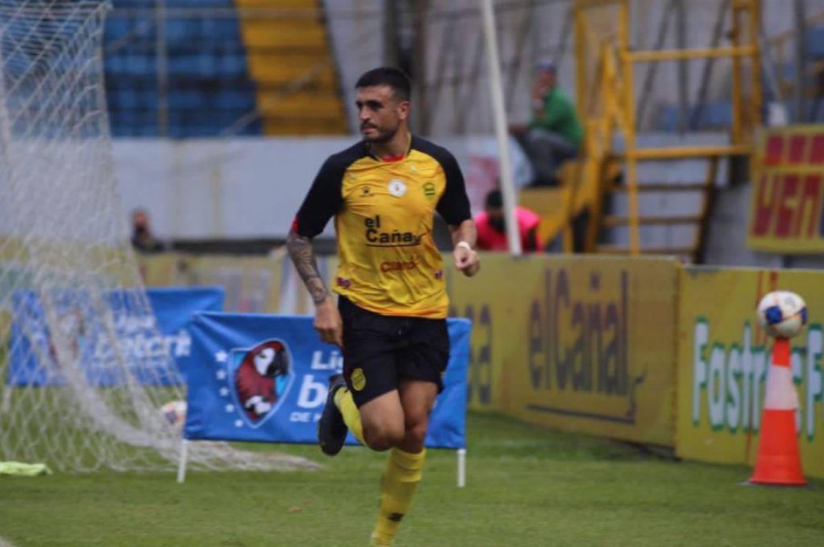 Así fue el regreso de Fabián Coito a Honduras: No se saludaron con Héctor Vargas y el Morazán está como mesa de billar