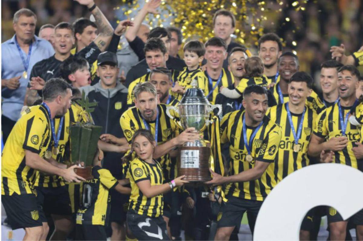 Un infierno: Peñarol se consagró campeón de Uruguay tras vencer a Fénix y así fue la tremenda celebración