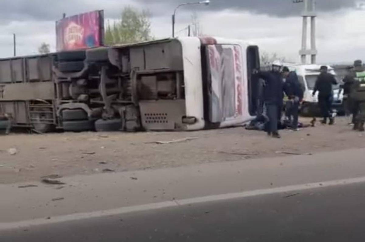 Un autobus que llevaba hinchas de Boca se dio vuelta en San Martín: Una mujer falleció y al menos 24 heridos hasta el momento