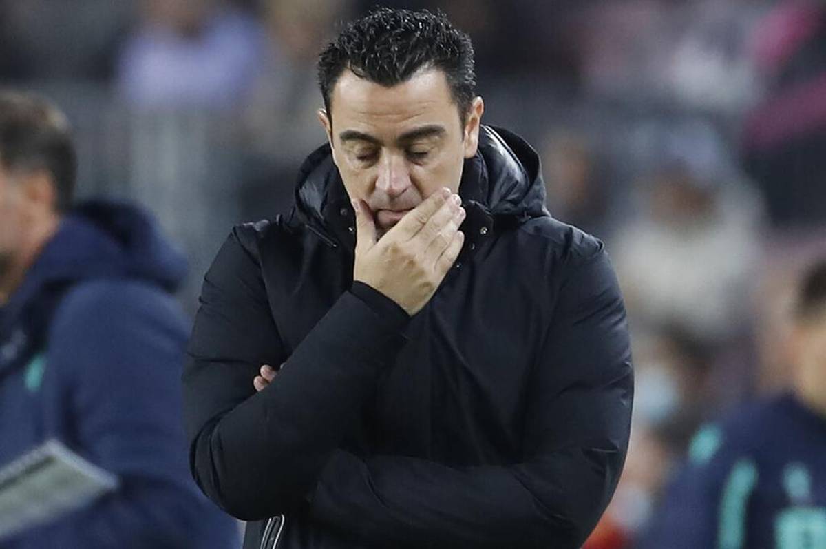 Giro inesperado: Xavi pidió públicamente que se quedara en el Barcelona y el club lo pone a la venta