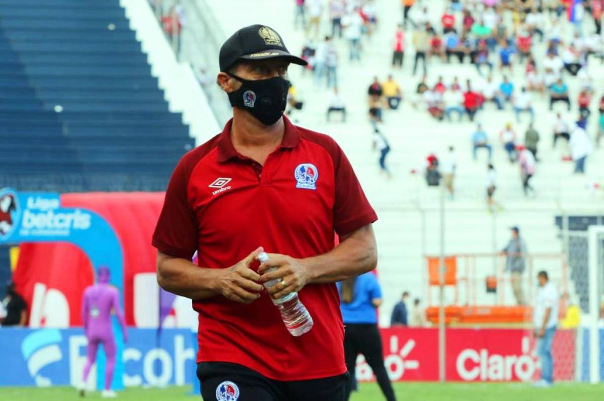 Pedro Troglio está en búsqueda del Tetracampeonato en la Liga Nacional de Honduras.