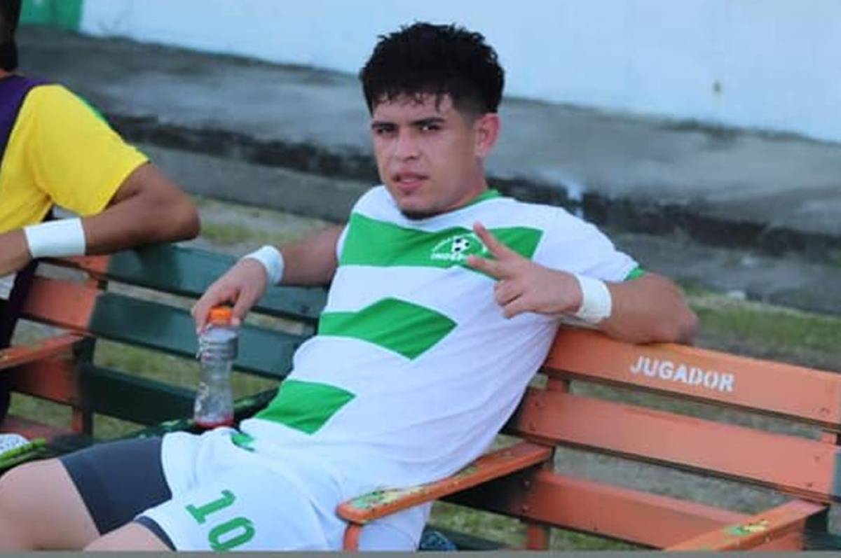 Futbolista es encontrado muerto de varias puñaladas en el interior de su vehículo en Puerto Cortés