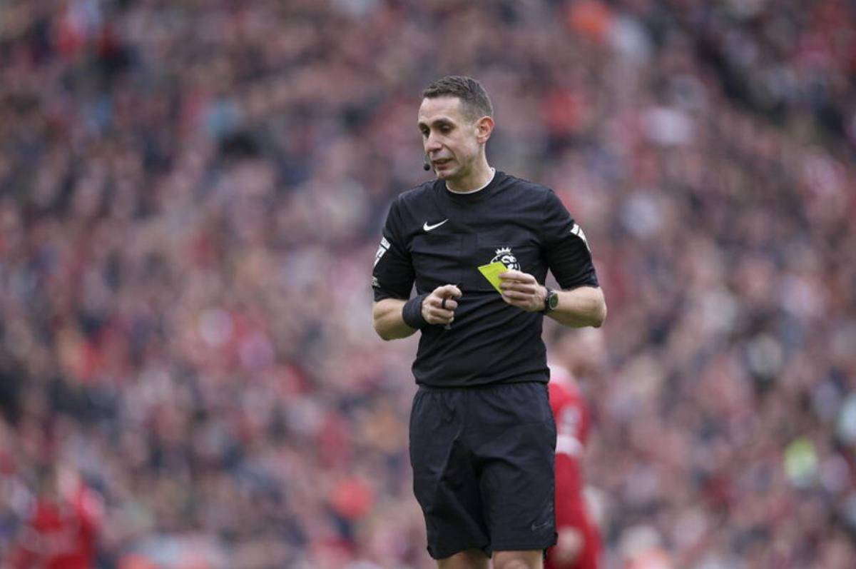 Fue despedido de la Premier por insultar a DT y revela lo inesperado: “Recibí mensajes que decían que ojalá mi madre muriera de SIDA”