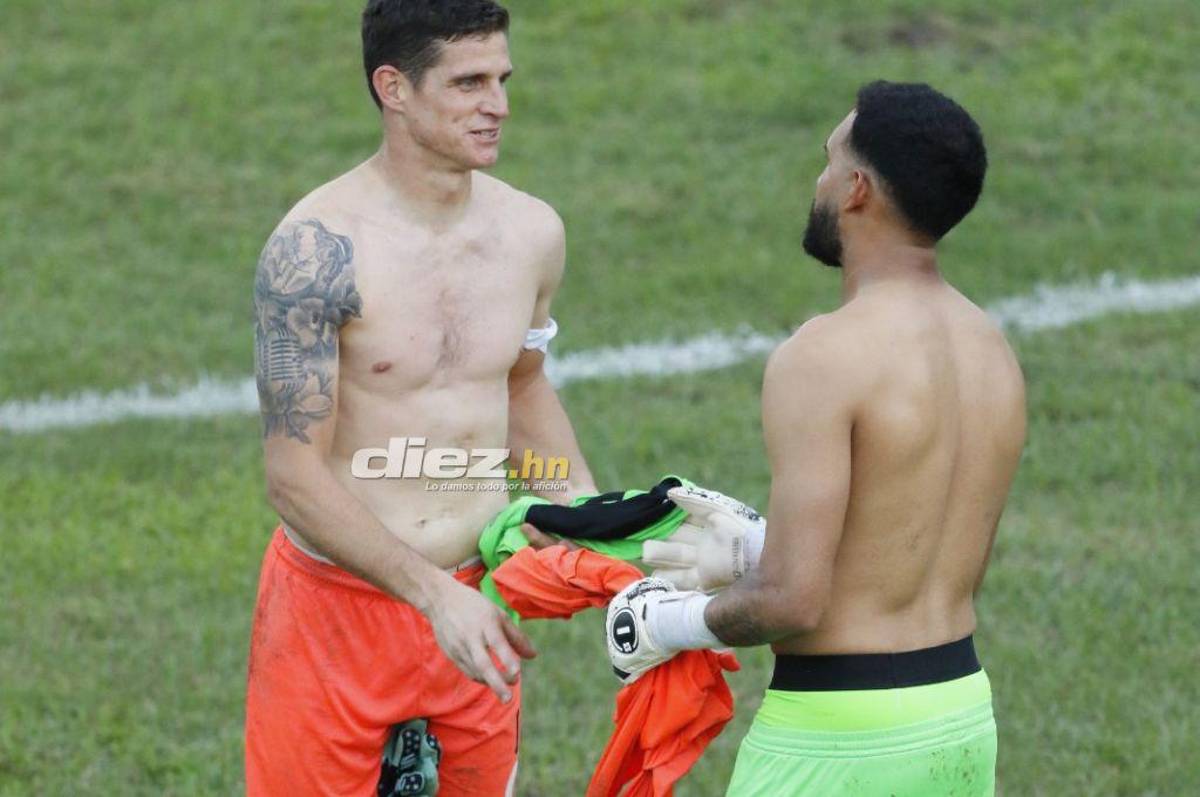 Lo que no se vio en TV: Tristeza y llanto en Marathón, a Diego Vázquez le tiraron de todo y así reaccionó el DT de Motagua