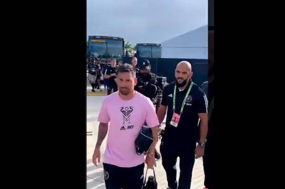 Yassine Cheuko, la marca personal de Messi: lo sigue a los tiros de esquina, lo baja del bus y detiene a sus fans...¿Cuál es su salario?