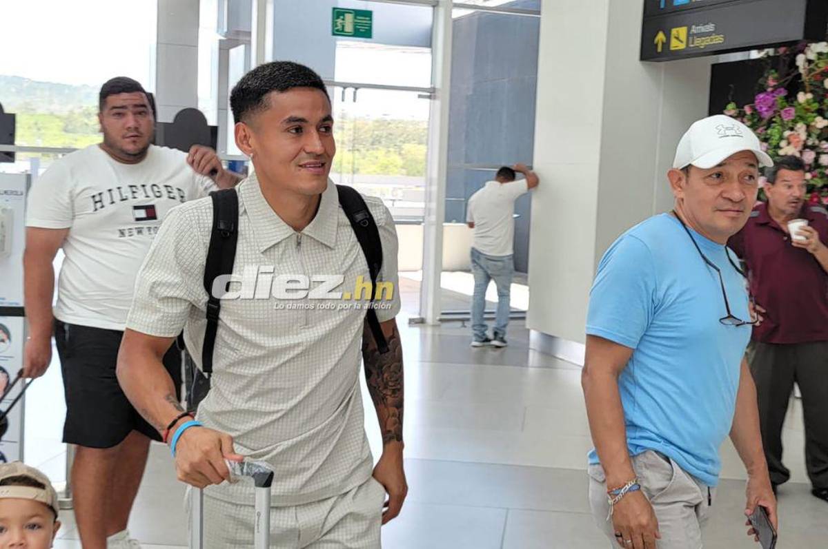 Muy contentos y solicitados en el aeropuerto: Así fue la salida de los legionarios que retornaron a sus clubes