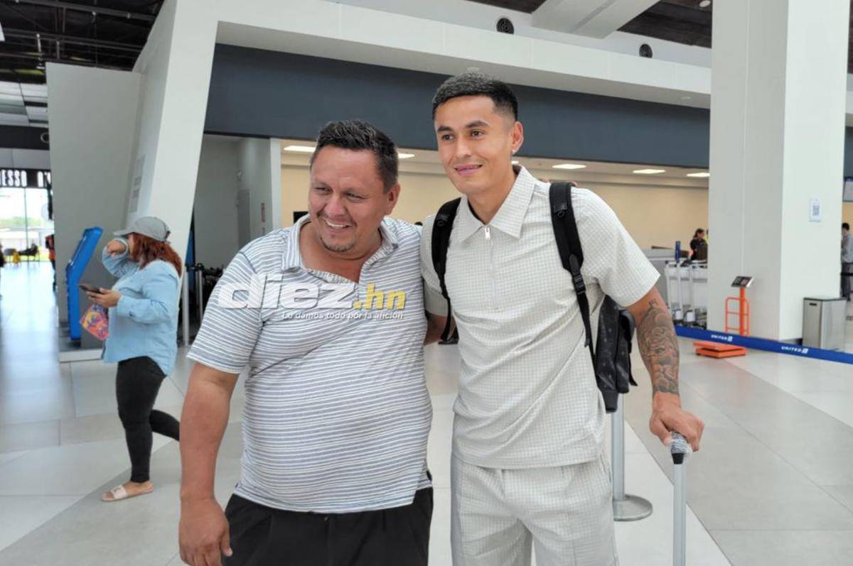 Muy contentos y solicitados en el aeropuerto: Así fue la salida de los legionarios que retornaron a sus clubes