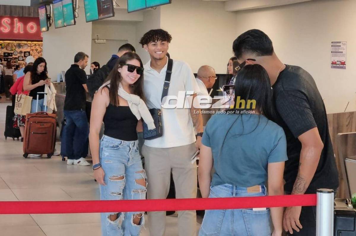 Muy contentos y solicitados en el aeropuerto: Así fue la salida de los legionarios que retornaron a sus clubes