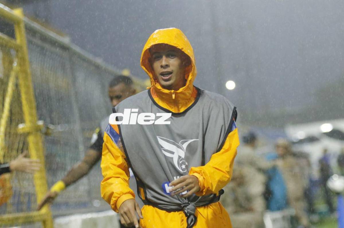 La triste imagen en el estadio Morazán, Real España estrenó uniforme y los incidentes de los aficionados con la Policía