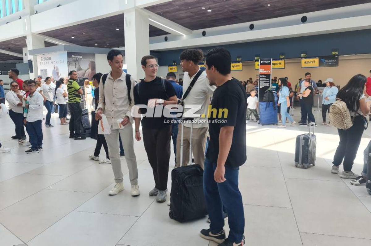 Muy contentos y solicitados en el aeropuerto: Así fue la salida de los legionarios que retornaron a sus clubes