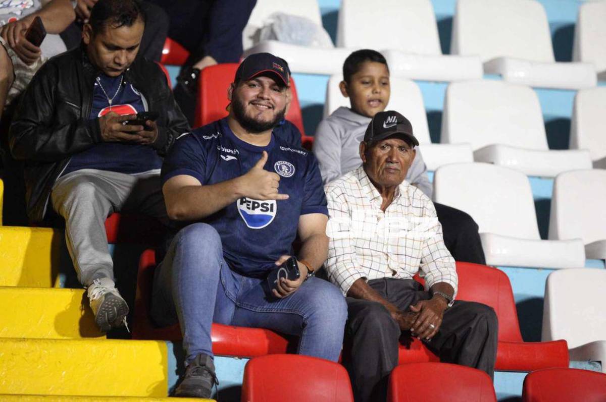 Polémica: Motagua y Cincinnati usarán sillas plásticas en banquillos improvisados para cumplir con Concacaf