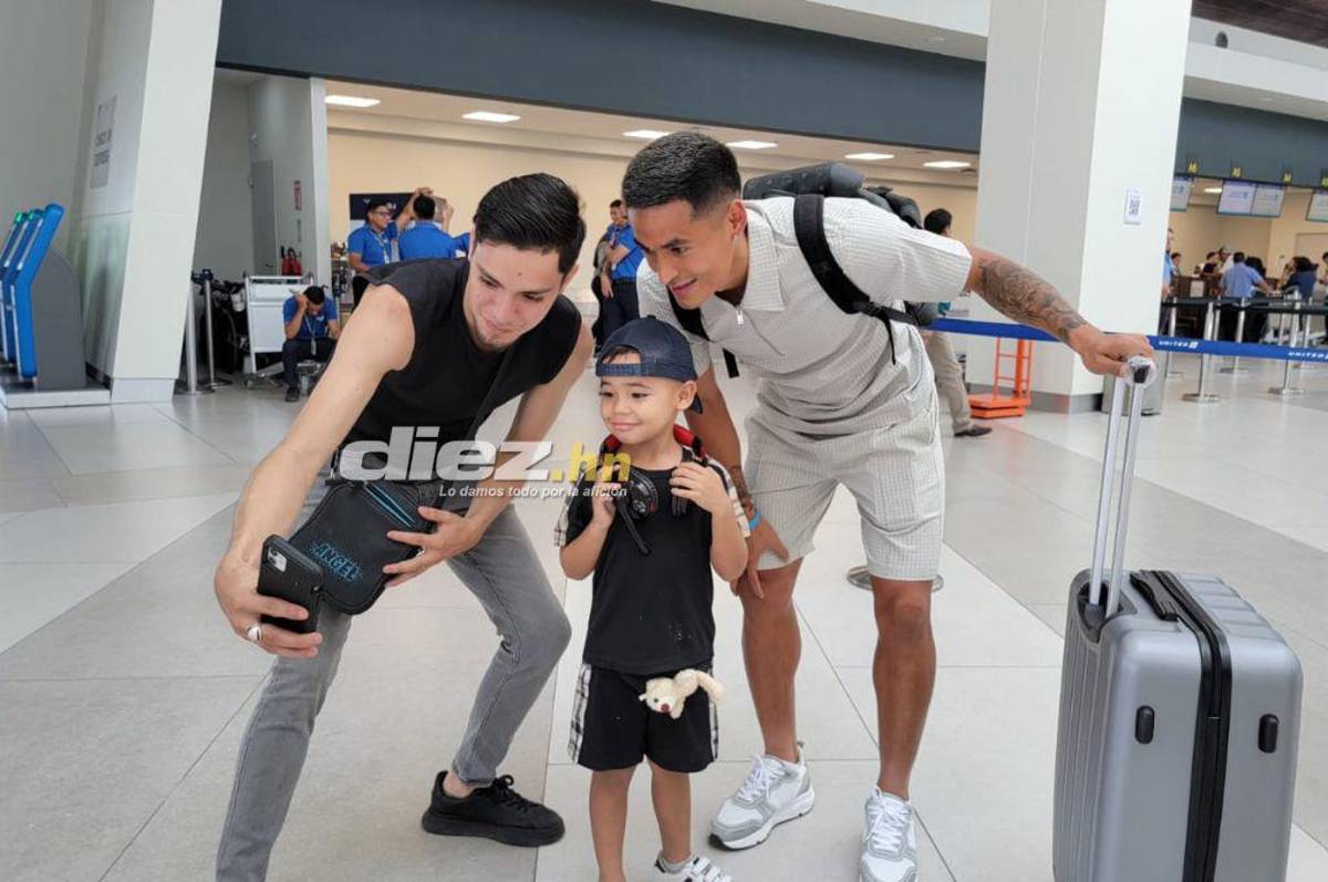 Muy contentos y solicitados en el aeropuerto: Así fue la salida de los legionarios que retornaron a sus clubes