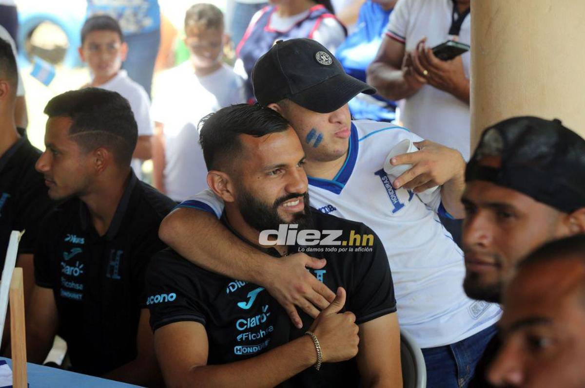 Muchas risas y abrazos: Los jugadores de la Selección de Honduras compartieron con niños del Instituto Juana Leclerc