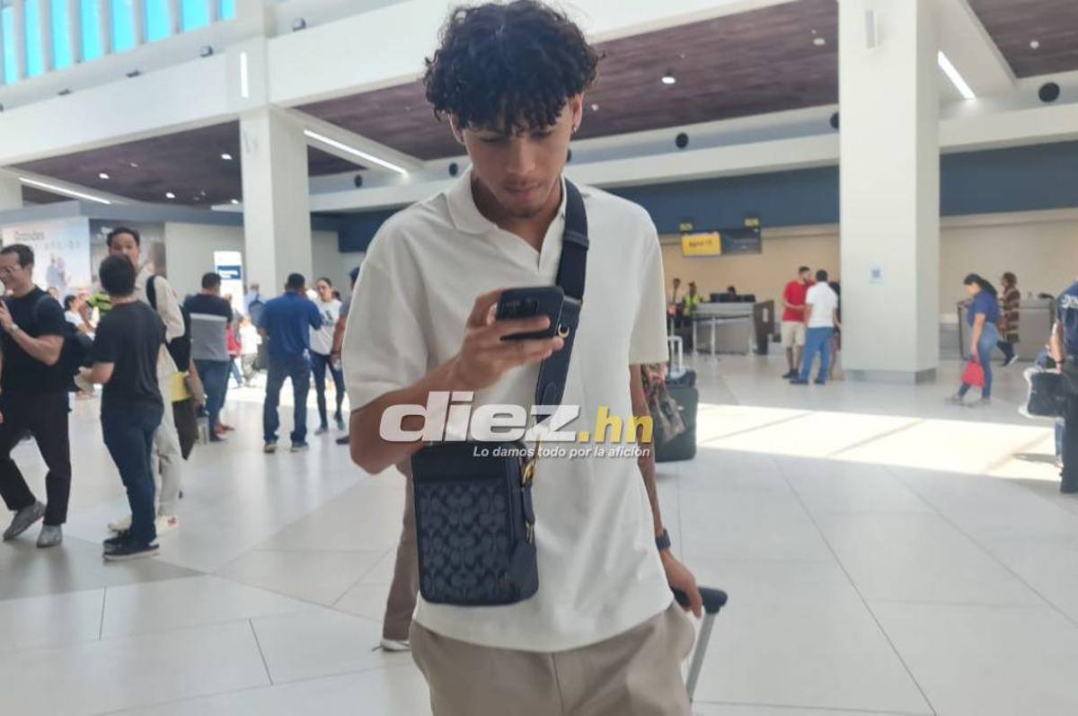 Muy contentos y solicitados en el aeropuerto: Así fue la salida de los legionarios que retornaron a sus clubes