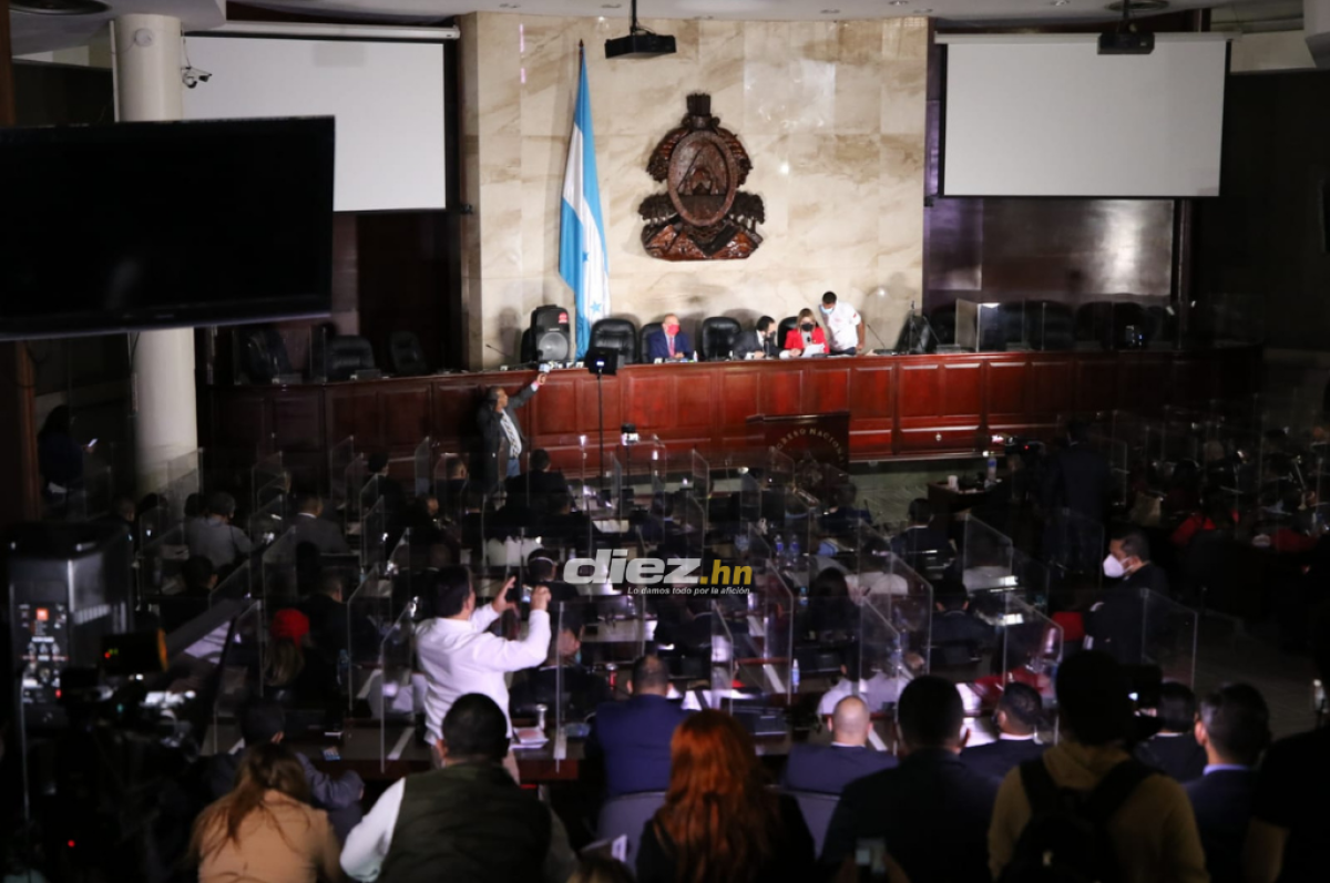 Continúa la incertidumbre: Honduras con dos presidentes en el Congreso Nacional y las imágenes de Jorge Cálix viajando en helicóptero que causan alboroto