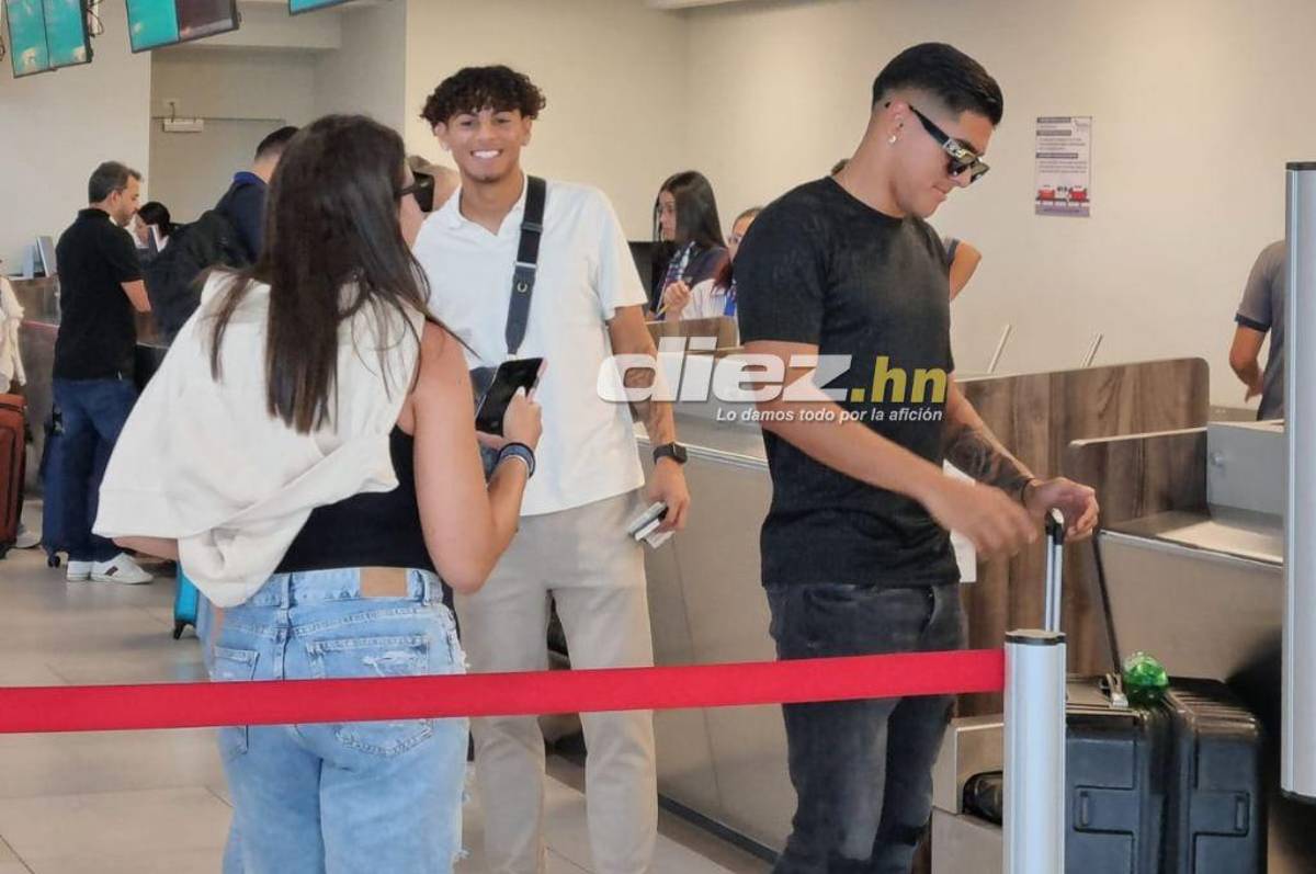 Muy contentos y solicitados en el aeropuerto: Así fue la salida de los legionarios que retornaron a sus clubes