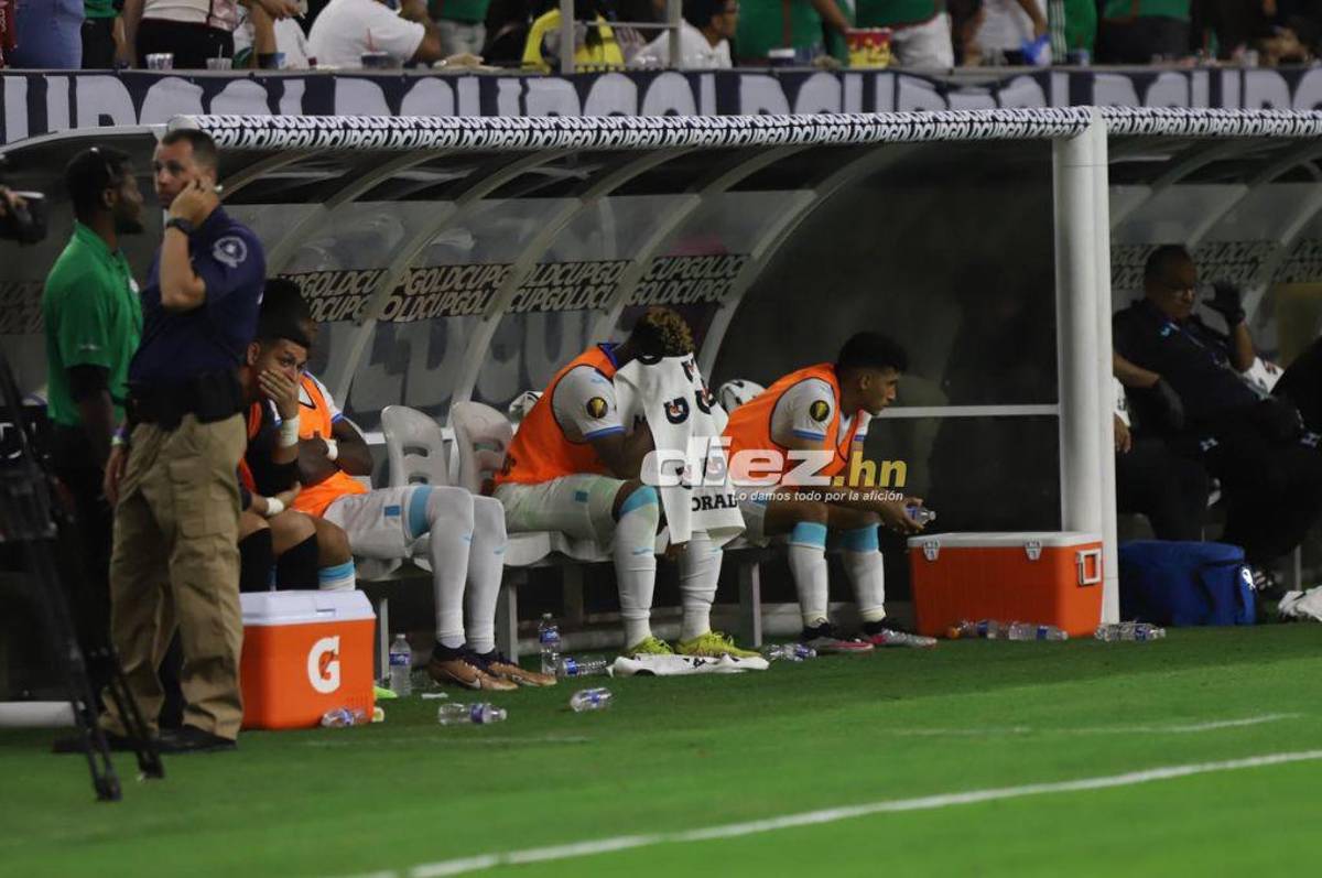 No se vio en TV: El jugador hondureño que no soportó la humillación ante México y así lo vivió Diego Vázquez