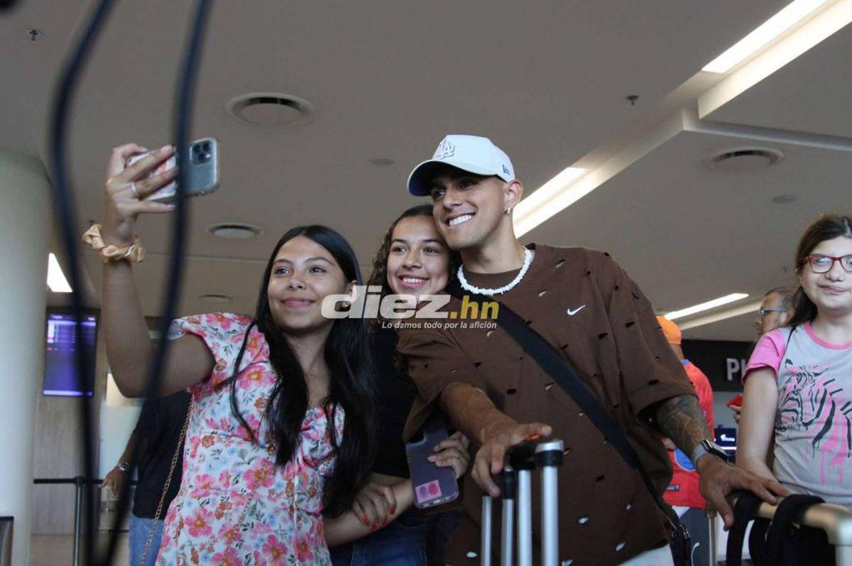 Ya están en Honduras: Locura de las chicas por Luis Palma en el aeropuerto y el tierno beso de Kervin Arriaga a su esposa