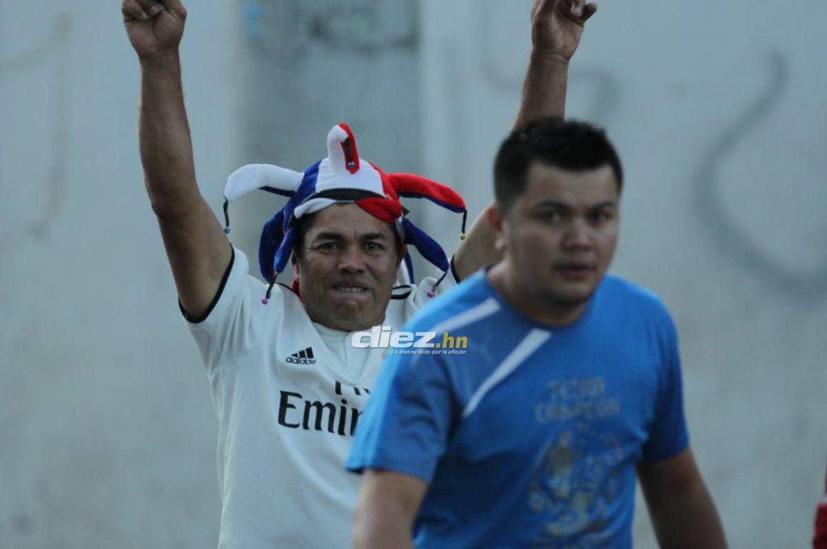 Mensaje a Municipal, el carro que se quedó botado y las chicas: ambientazo previo al partido de Olimpia por Liga Concacaf