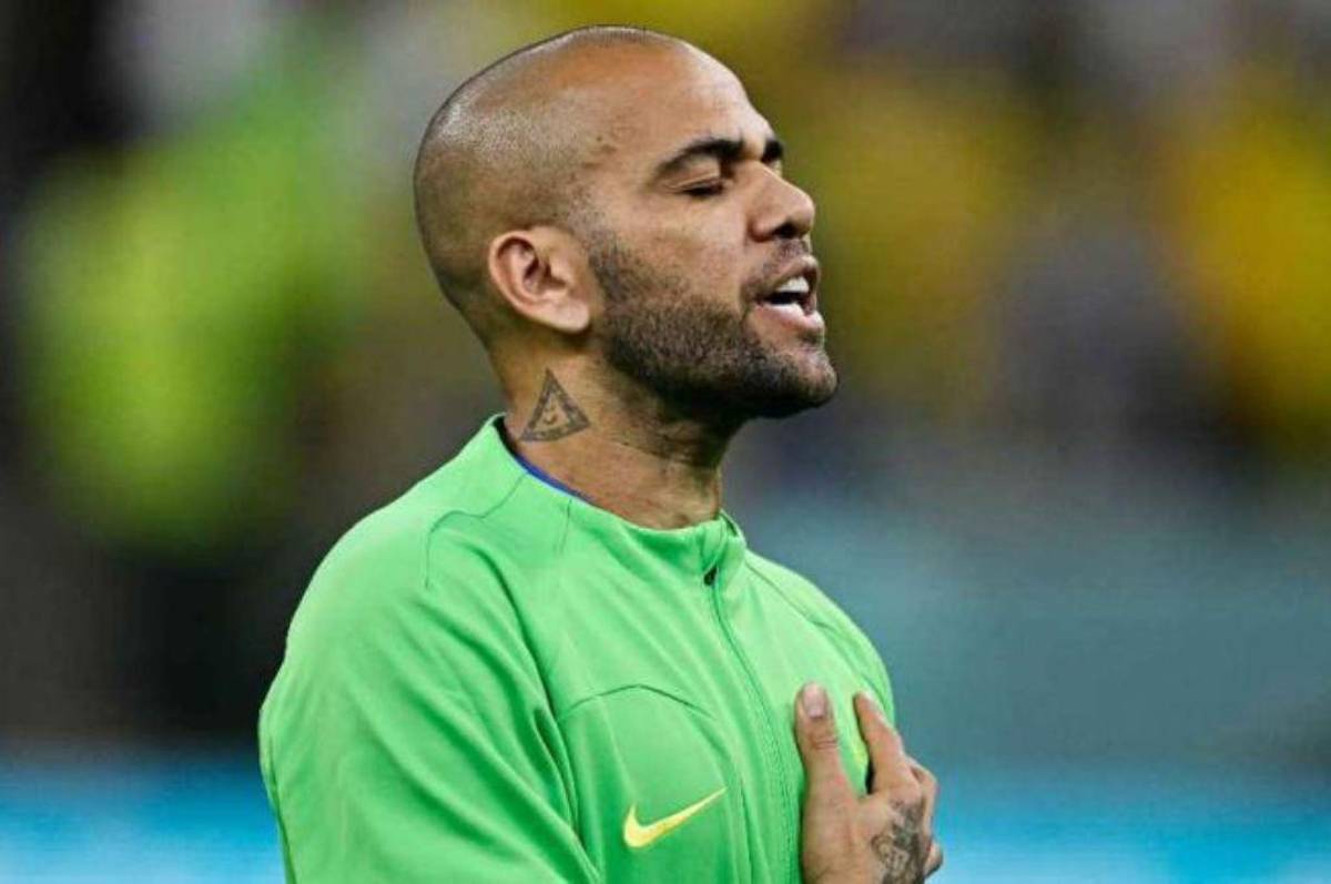 “Dani Alves se suicidó”: los mensajes que enviaron su mamá y hermano sobre la supuesta muerte del ex jugador