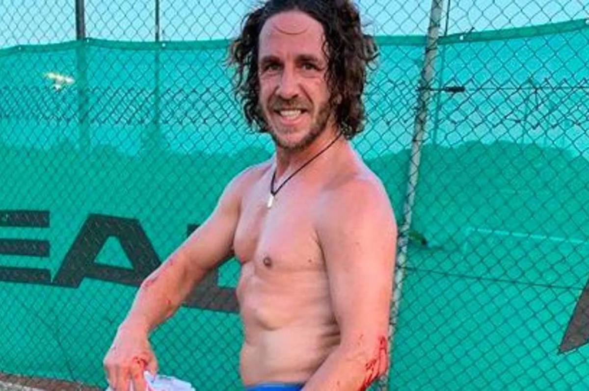 ¡Intacto y como una roca! El impresionante físico de Carles Puyol a sus 45 años: su hermosa esposa y ¿Qué deporte práctica?